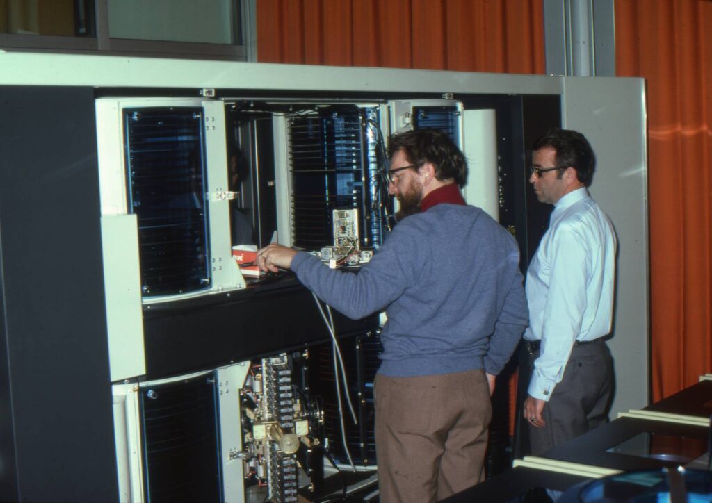 Franz Bachmann and Reinhold Gaebel conducting inspections (Photo: ETH/Peter Staub/ITS)